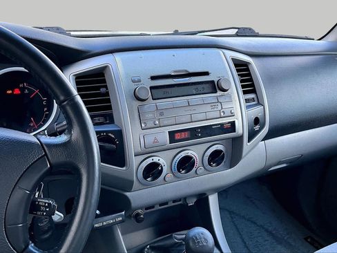 Used 2010 Toyota Tacoma 4x4 Access Cab image 6