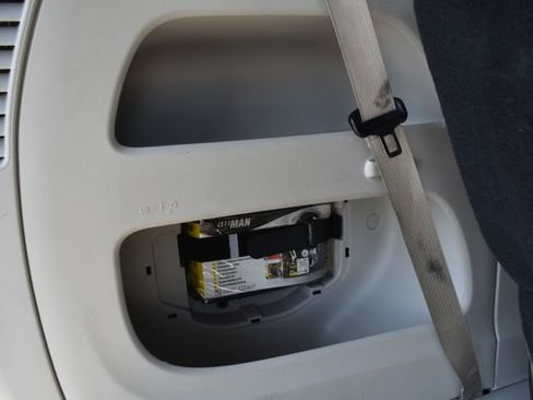 Used 2024 Chrysler Pacifica Touring-L FWD image 36