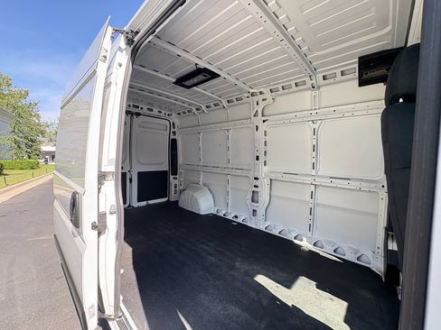 Used 2025 RAM ProMaster 2500 w/ Convenience Group image 25