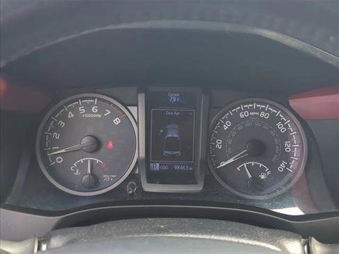 Used 2018 Toyota Tacoma TRD Off-Road w/ Technology Package image 10