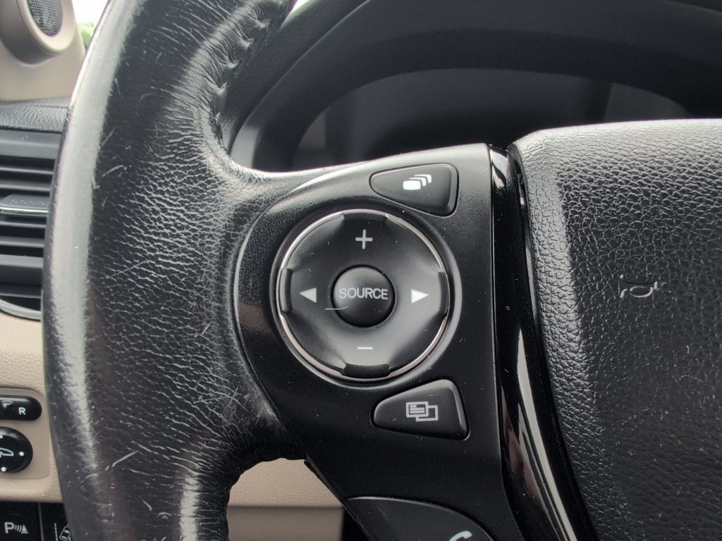 Used 2017 Honda Pilot Touring image 16