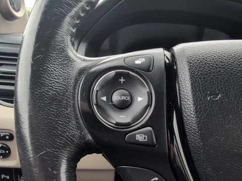 Used 2017 Honda Pilot Touring image 16