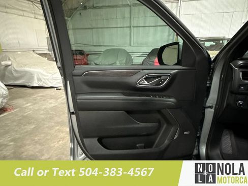 Used 2024 Chevrolet Suburban LT RWD image 18