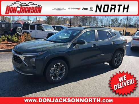 Used 2025 Chevrolet Trax LT w/ Driver Confidence Package image 1