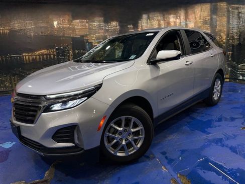 Used 2022 Chevrolet Equinox LT FWD image 2