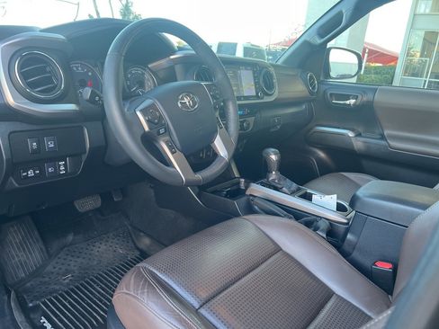 Used 2020 Toyota Tacoma Limited image 10