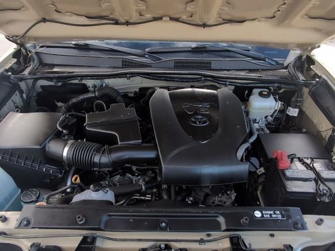 Used 2019 Toyota Tacoma TRD Off-Road image 31