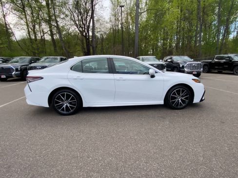 Used 2024 Toyota Camry SE FWD image 12