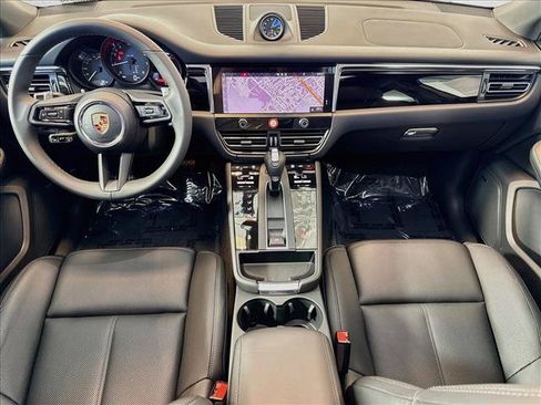 Used 2025 Porsche Macan AWD/4WD image 20
