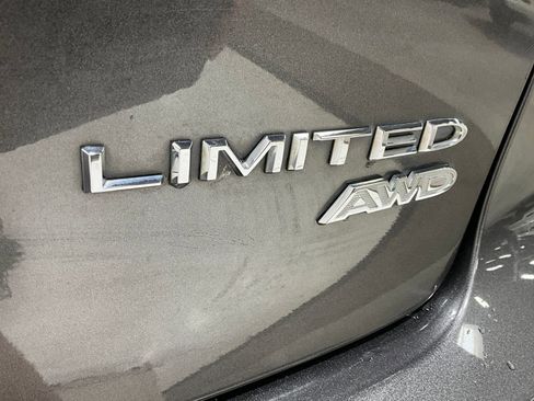 Used 2022 Chrysler Pacifica Limited image 9