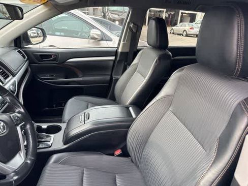 Used 2016 Toyota Highlander Plus image 5