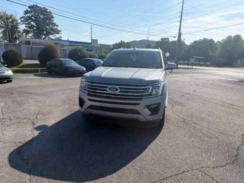 Used 2020 Ford Expedition XLT w/ Equipment Group 202A AWD/4WD image 3