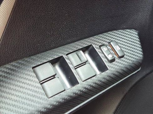 Used 2013 Toyota RAV4 XLE FWD image 12