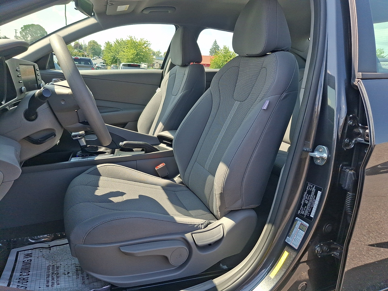 Used 2021 Hyundai Elantra SE FWD image 13