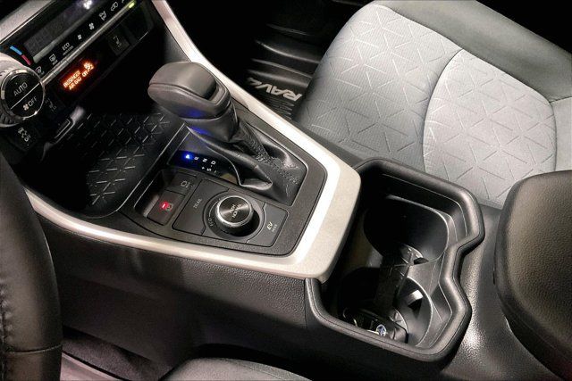 Certified 2020 Toyota RAV4 XLE w/ Convenience Package AWD/4WD image 18