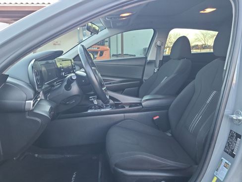 Used 2021 Hyundai Elantra SEL w/ Convenience + Premium Package image 12