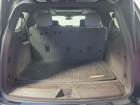 Used 2021 Chevrolet Suburban LT w/ LT Signature Package AWD/4WD image 7
