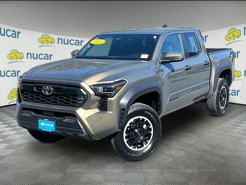 Used 2024 Toyota Tacoma TRD Off-Road AWD/4WD image 12