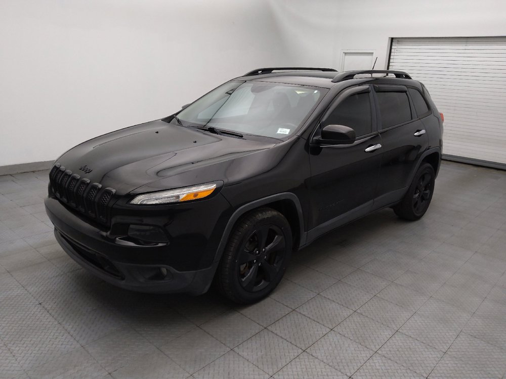 Used 2018 Jeep Cherokee Latitude w/ Altitude Package FWD image 2
