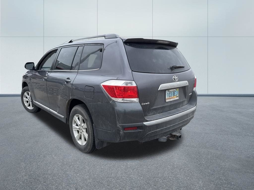 Used 2012 Toyota Highlander SE w/ Tow Pkg AWD/4WD image 6