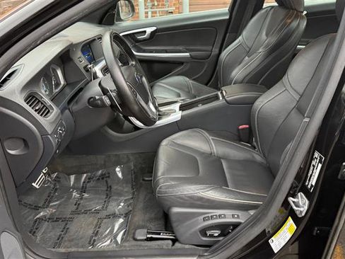 Used 2016 Volvo S60 T5 R-Design image 25