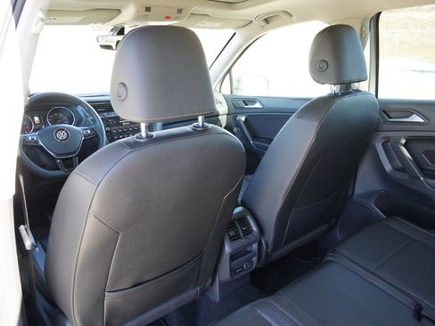 Used 2020 Volkswagen Tiguan SE image 29