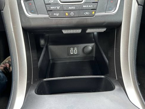 Used 2019 Ford Fusion SE FWD image 31