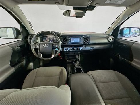 Used 2018 Toyota Tacoma SR image 19