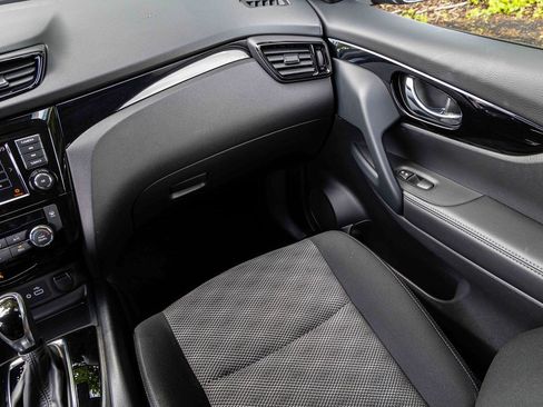 Certified 2022 Nissan Rogue Sport SV image 18