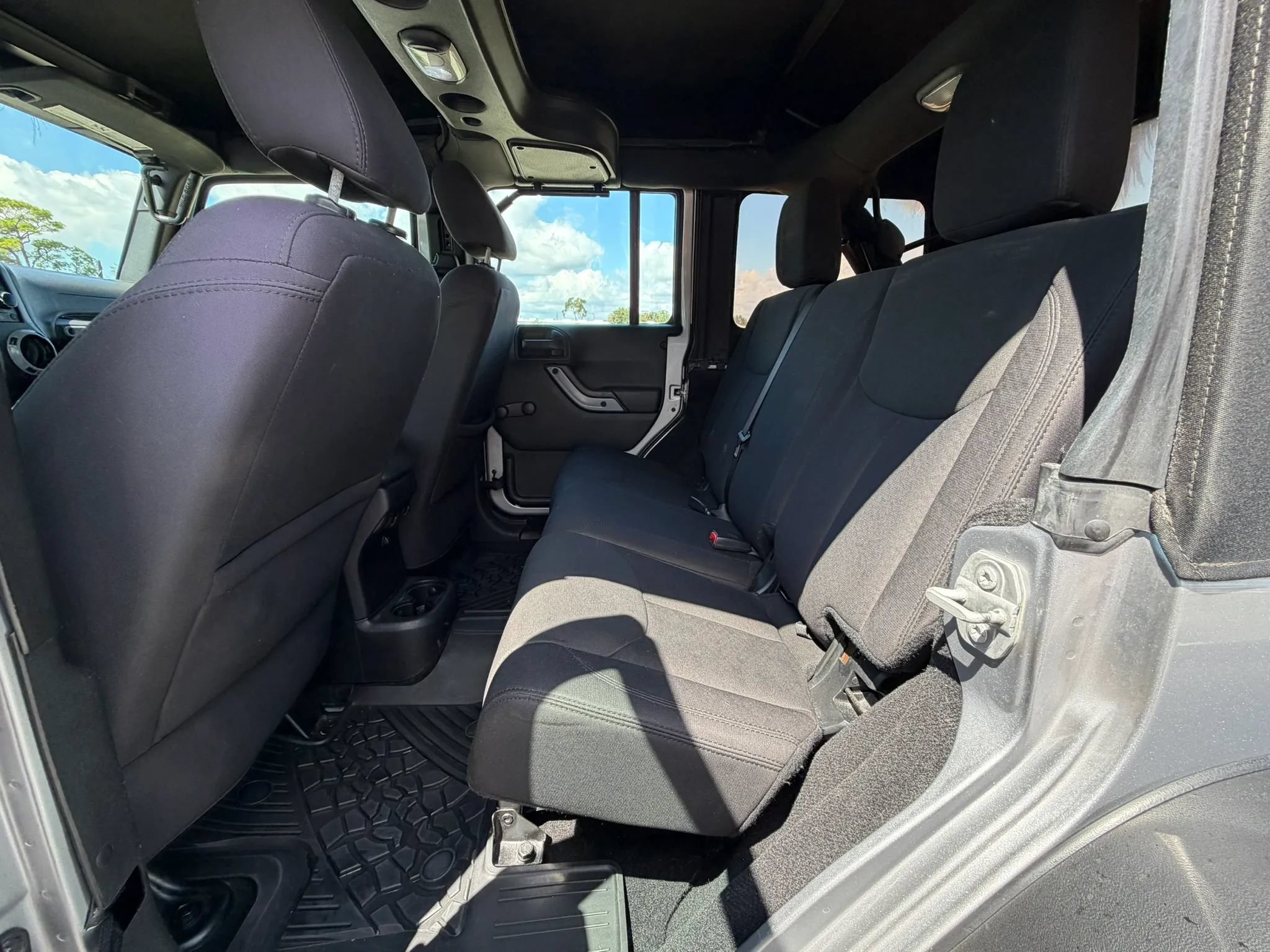 Used 2016 Jeep Wrangler Unlimited Sport w/ Connectivity Group AWD/4WD image 24