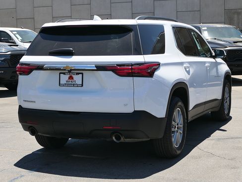 Used 2023 Chevrolet Traverse LT FWD image 4