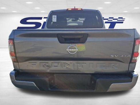 Used 2023 Nissan Frontier SV image 5