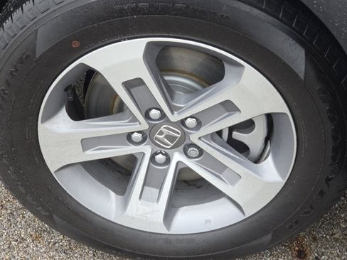 Used 2025 Honda Pilot EX-L image 11