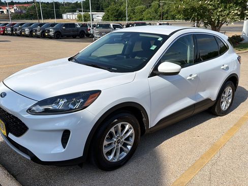 Used 2020 Ford Escape SE FWD image 4