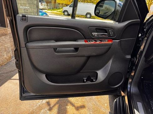 Used 2013 Chevrolet Avalanche LTZ AWD/4WD image 10