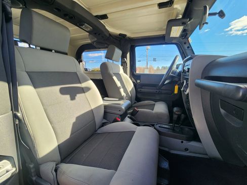 Used 2010 Jeep Wrangler Sahara w/ Dual Top Group image 29