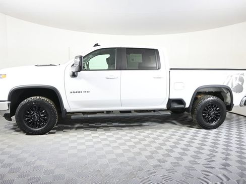 Used 2024 Chevrolet Silverado 3500 LT image 2
