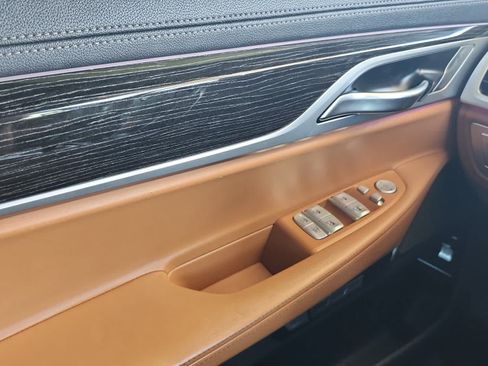 Used 2017 BMW 750i RWD image 23