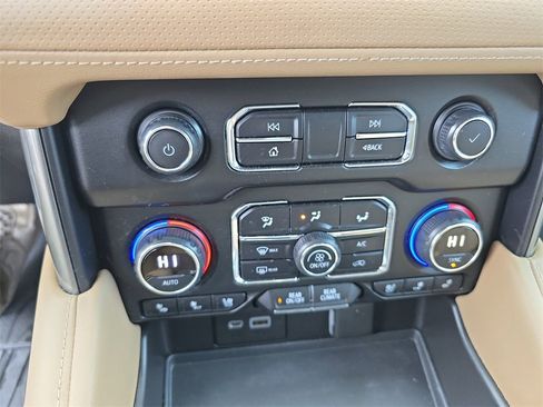 Used 2021 Chevrolet Tahoe Premier image 17