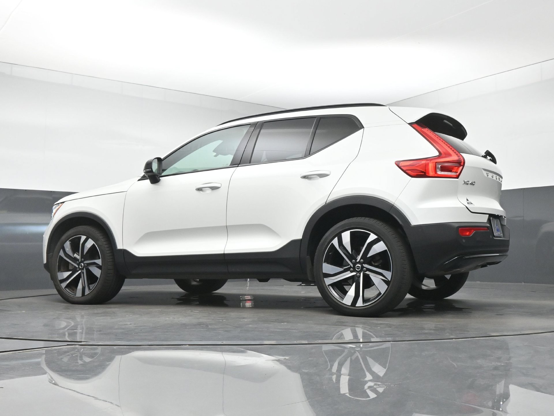 Used 2024 Volvo XC40 B5 Ultimate w/ Protection Package Premier AWD/4WD image 14