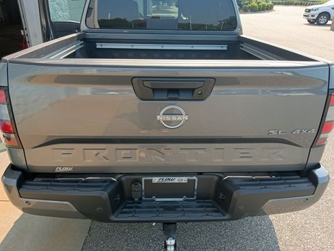 Used 2025 Nissan Frontier SL AWD/4WD image 14