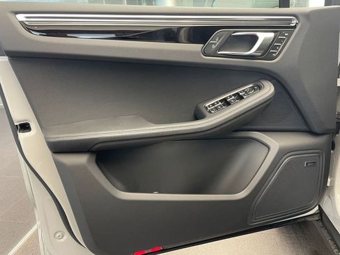 New 2026 Porsche Macan AWD/4WD image 21