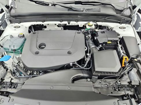 New 2026 Volvo XC40 B5 Ultra w/ Climate Package image 16