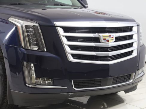 Used 2019 Cadillac Escalade ESV Premium Luxury image 41