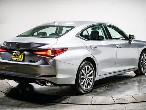 Used 2025 Lexus ES 350 image 4