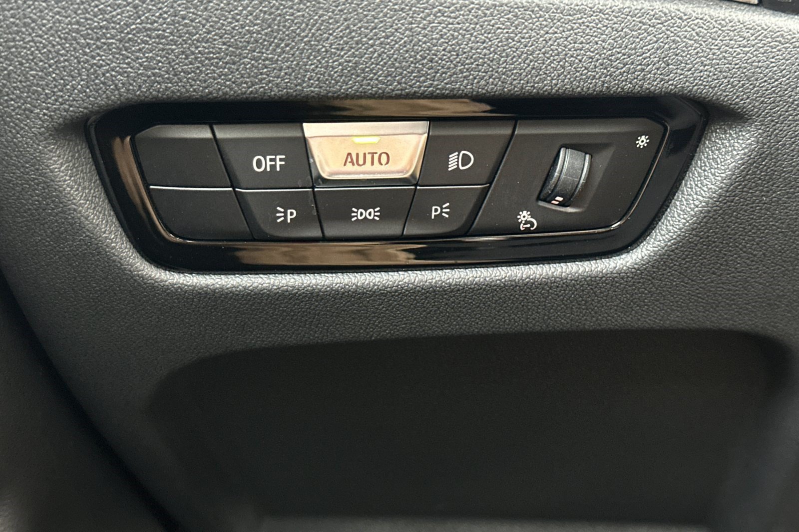 Certified 2025 BMW i4 eDrive40 RWD image 36