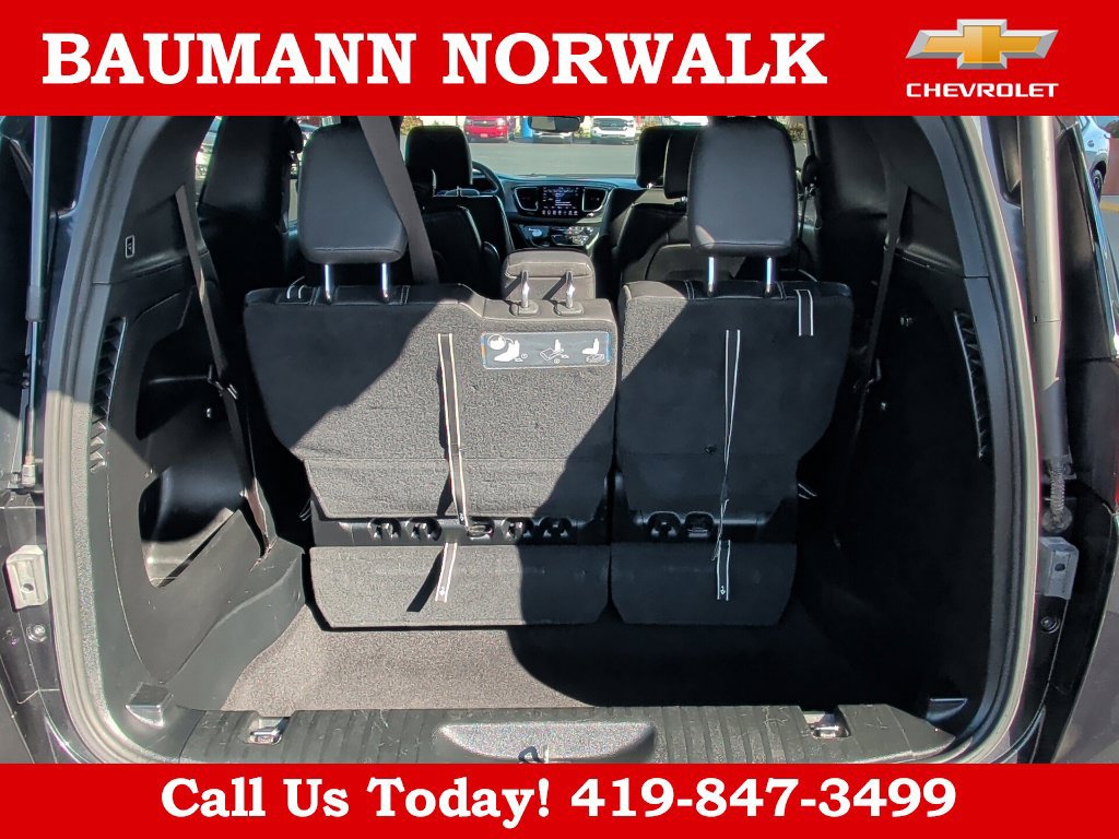 Used 2018 Chrysler Pacifica Touring-L w/ Advanced Safetytec Group FWD image 40