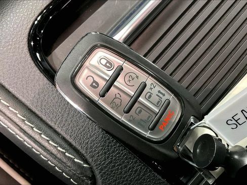 Used 2024 Chrysler Pacifica Limited w/ Uconnect Theater Family Group AWD/4WD image 11