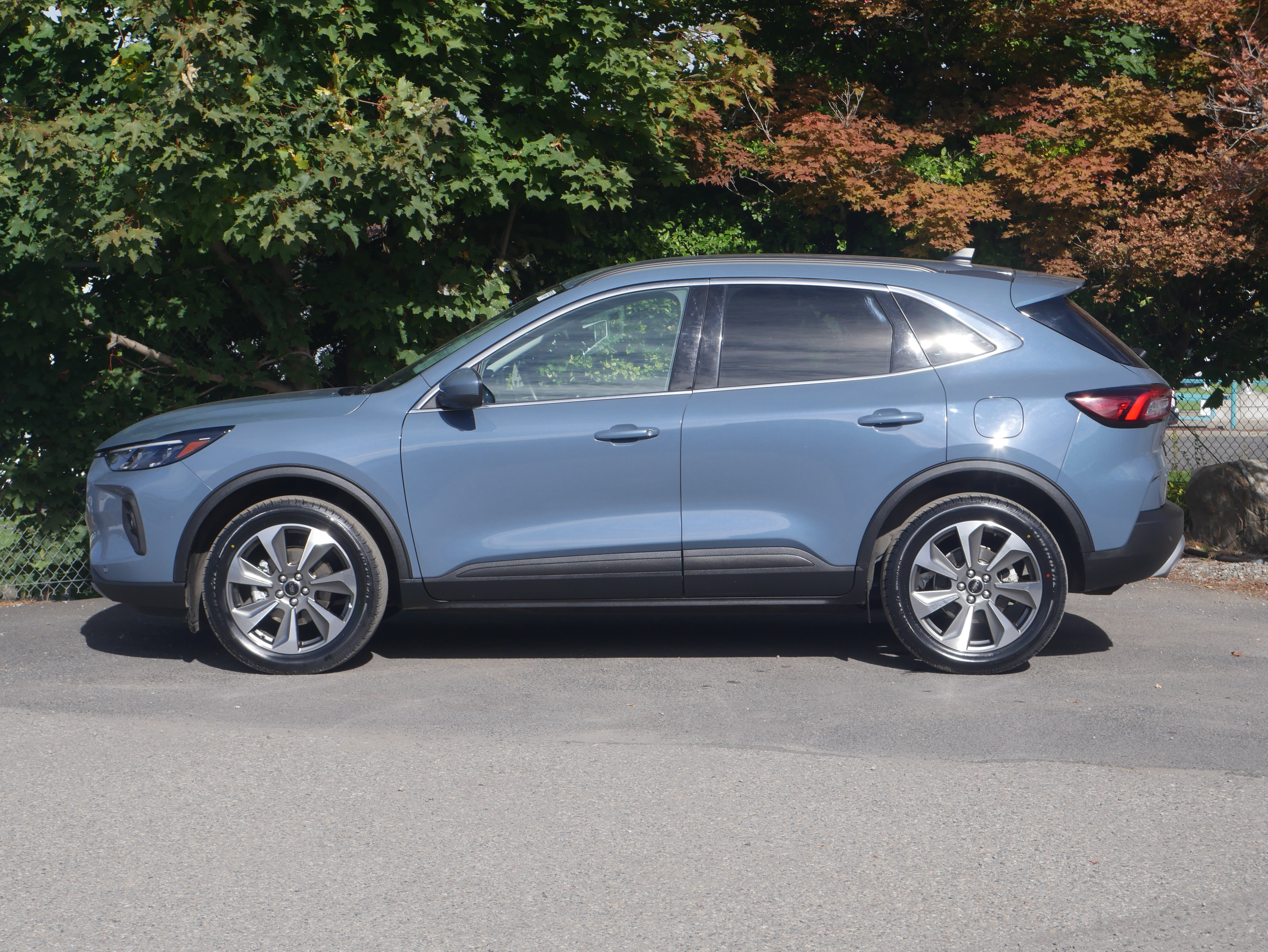 Certified 2024 Ford Escape Platinum AWD/4WD image 15