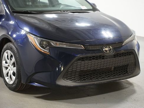 Used 2022 Toyota Corolla LE image 4